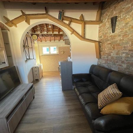 Apartmán Il Cappellaio Matto Livorno Exteriér fotografie