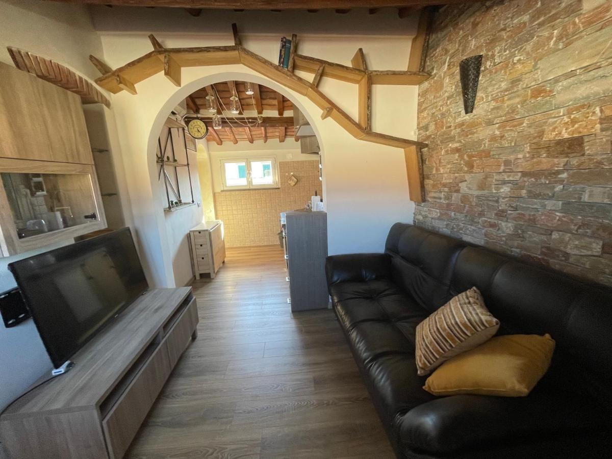 Apartmán Il Cappellaio Matto Livorno Exteriér fotografie